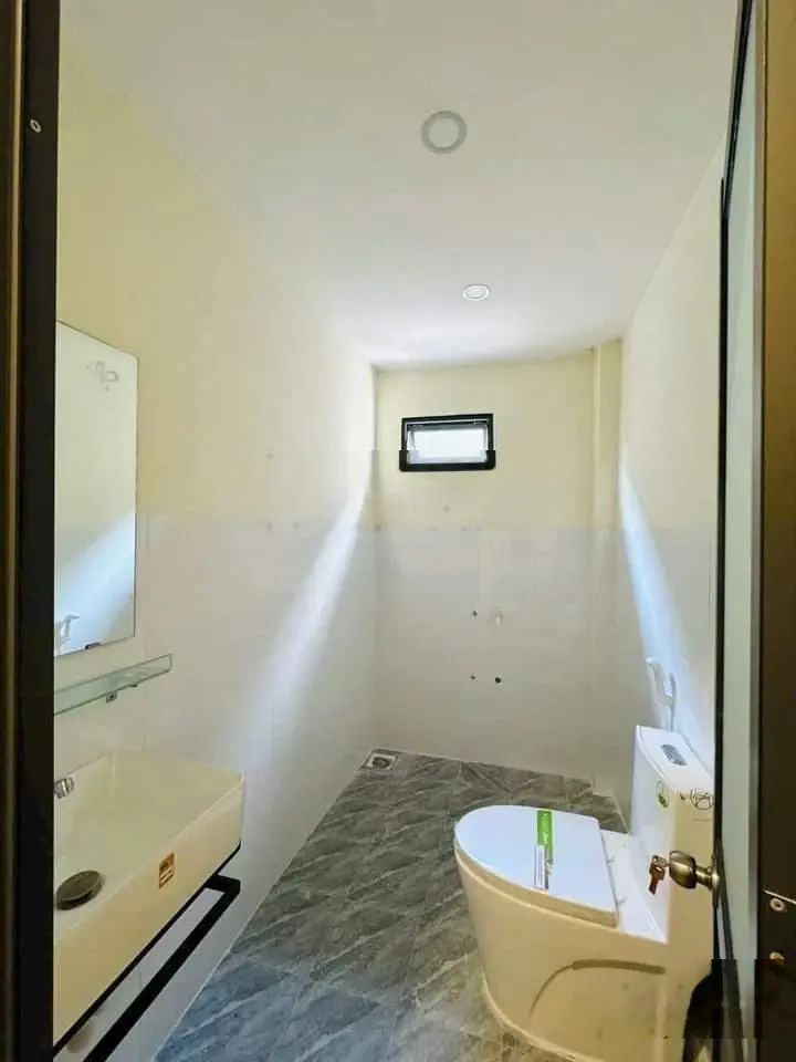 Bán căn nhà ngay thị trấn Tân Túc, Bình Chánh, DT 95m2, giá 1ty380 sổ sẵn