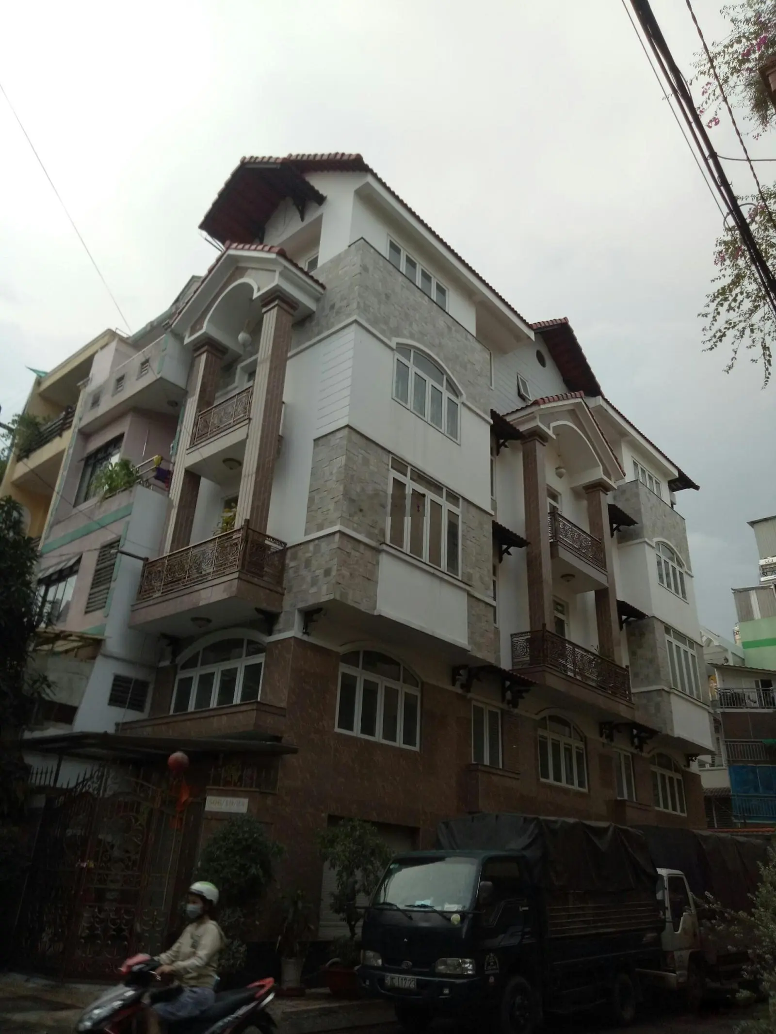 Nhà mặt tiền đường Hải Thượng Lãn Ông P. 13 Q5, DT 3.9mx20m, trệt 3 lầu giá 35 tỷ TL