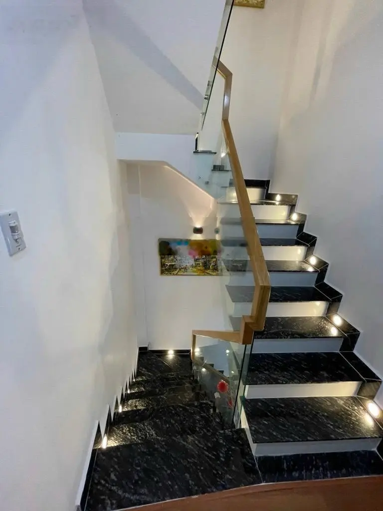 Cực phẩm q4 dt 50m2, xe hơi ngủ trong nhà - 4 tầng nhà mới - chỉ 7.59 tỷ