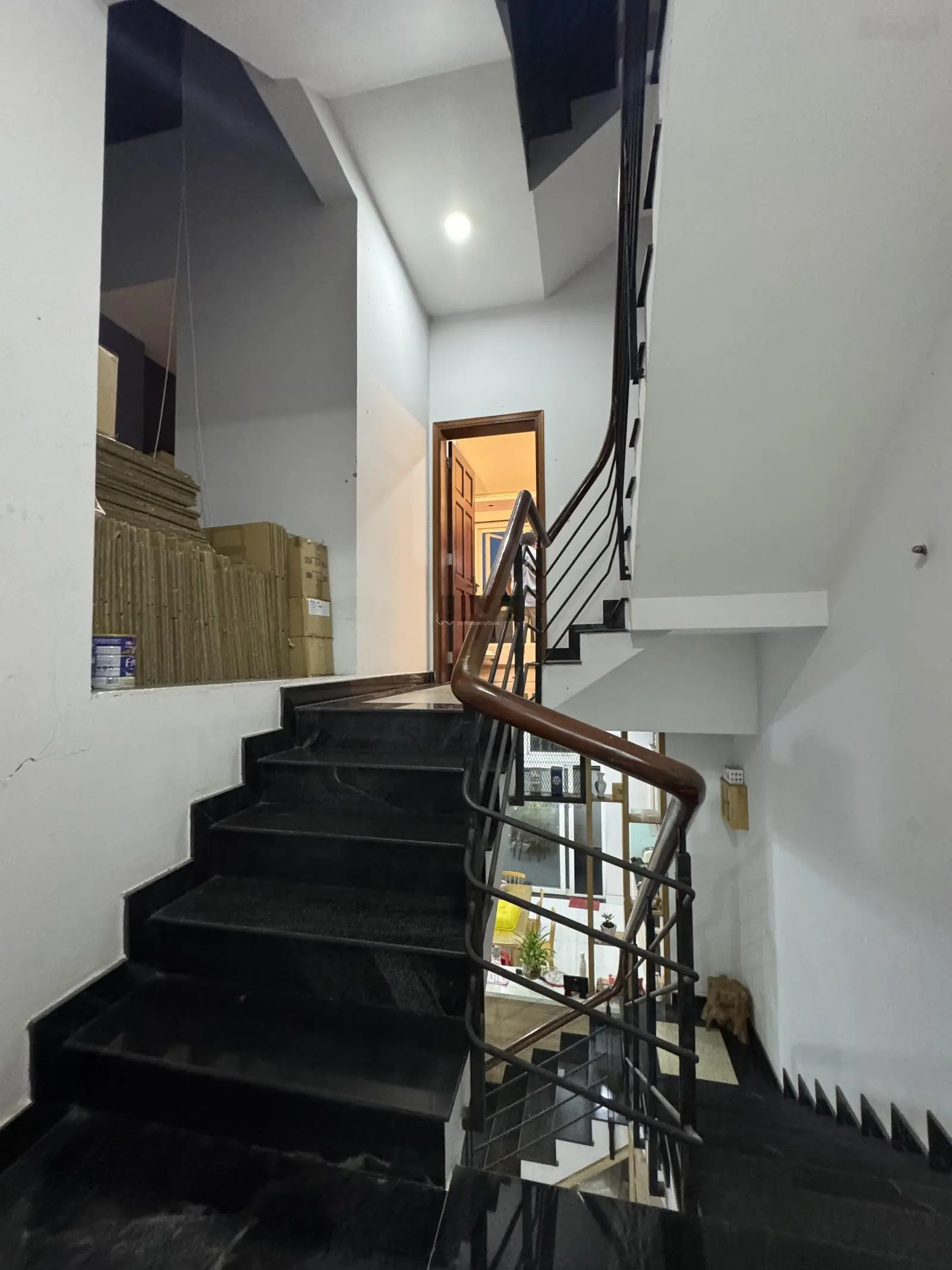 Bán nhà xây sẵn nguyên căn đang ở có sổ hồng riêng 3,5 lầu đường 22m hướng Đông Nam
