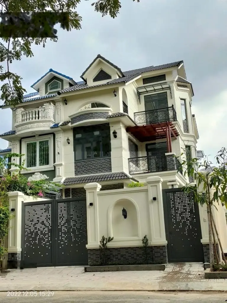 Bán BT 200m2, 3PN + 4WC tại D31, Phước Long B, Q9, HCM chỉ với 21,5 tỷ