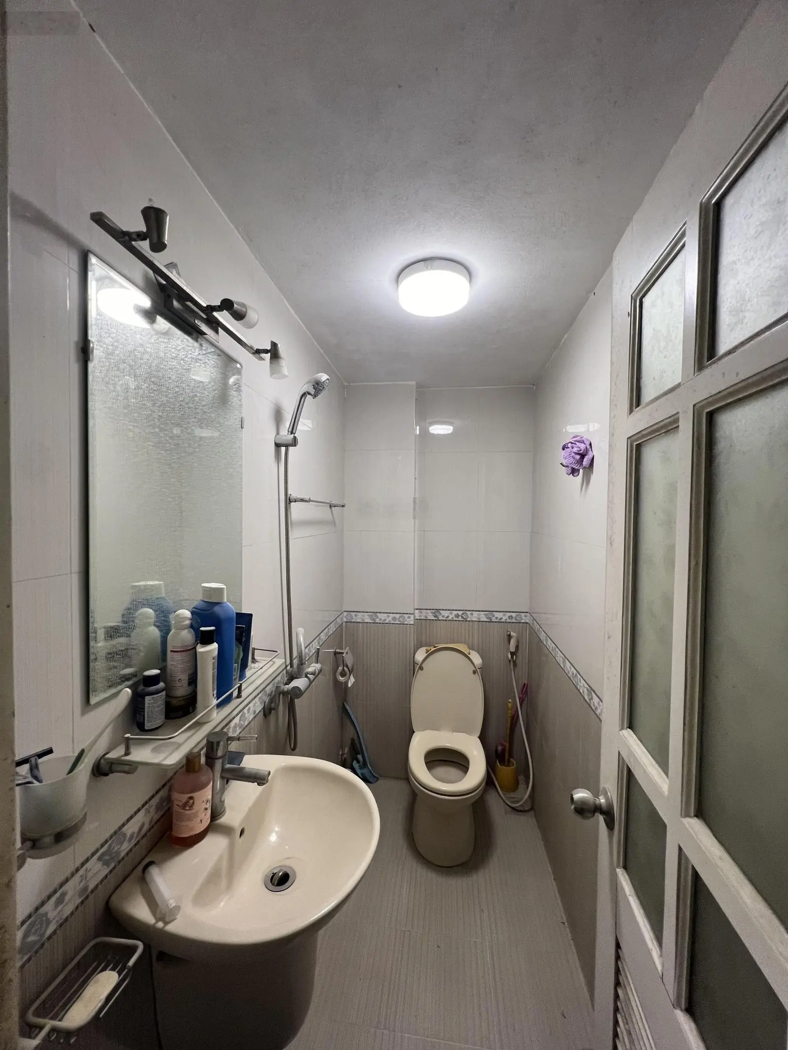Nhà 5T mặt hồ Văn Chương vỉa hè hai bên kd sầm uất oto tránh nhau dt 52m mt 8m giá 18,9 tỷ