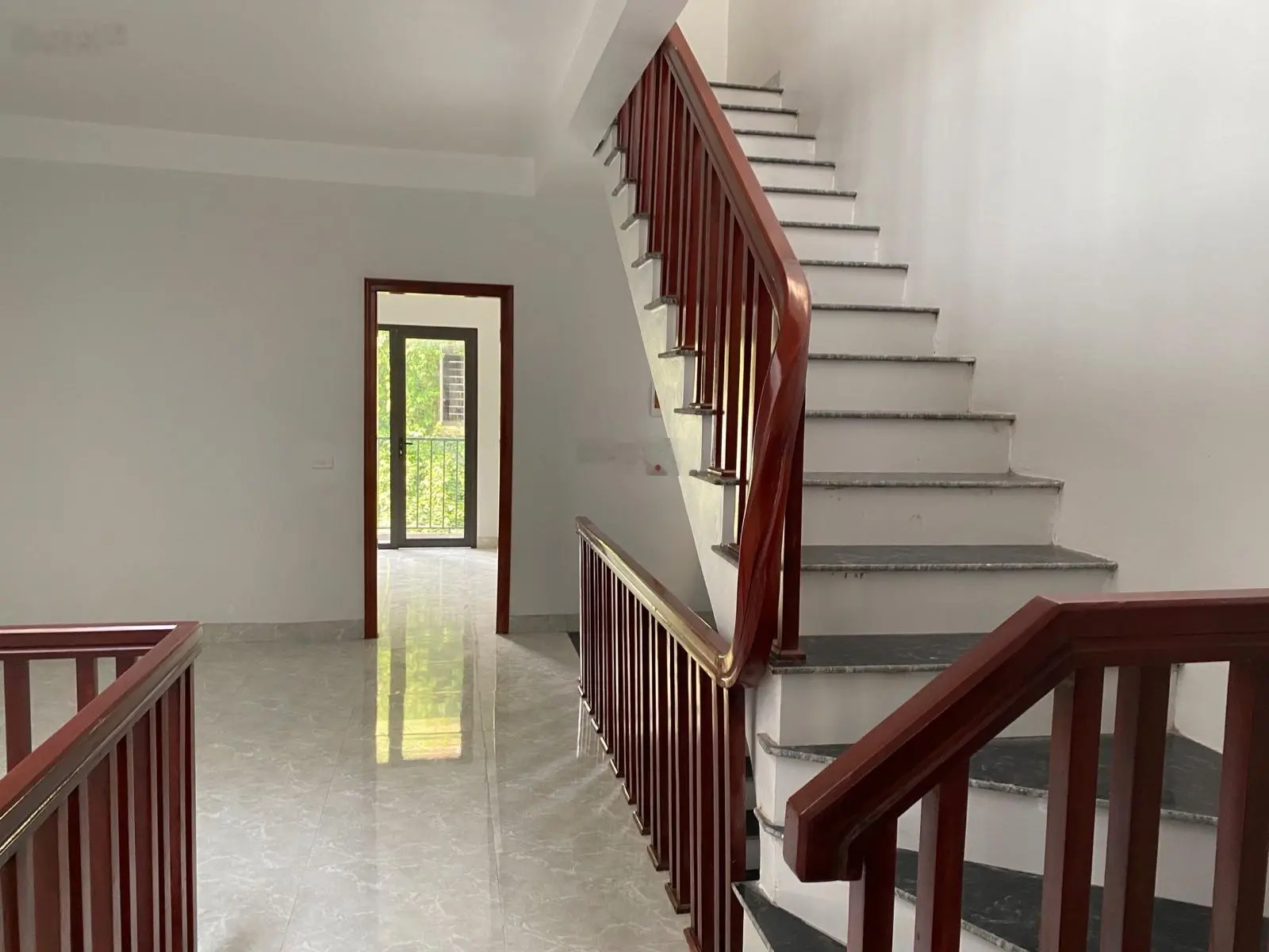 Bán nhà 3 tầng xây mới 40/563 đường Điện Biên cạnh khu Bãi Viên - TP Nam Định (đường ô tô vào nhà)
