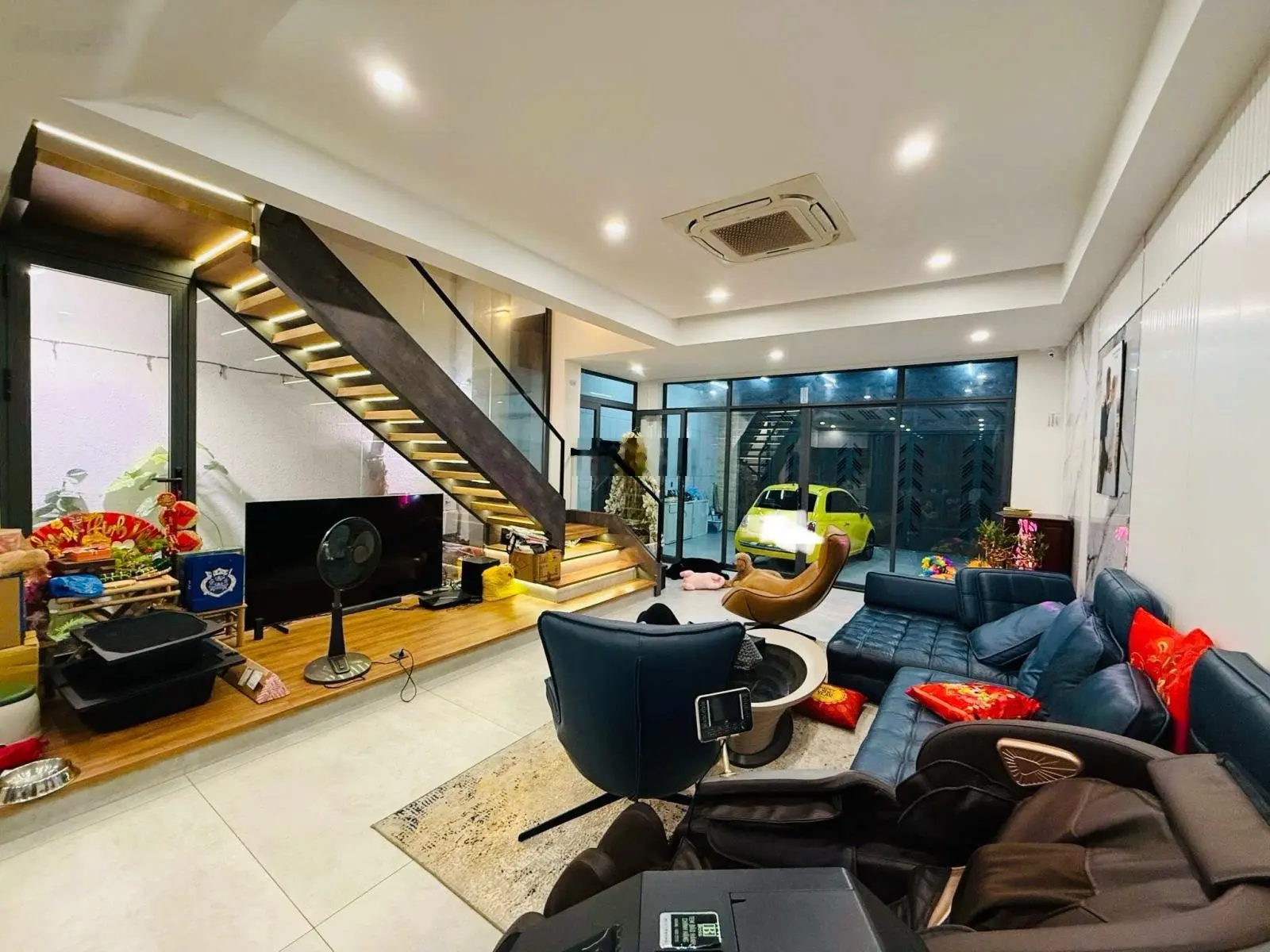 Gấp Bán Nhà Ngay GiGaMail Phạm Văn Đồng DT 140m2,Giá Siêu Tốt