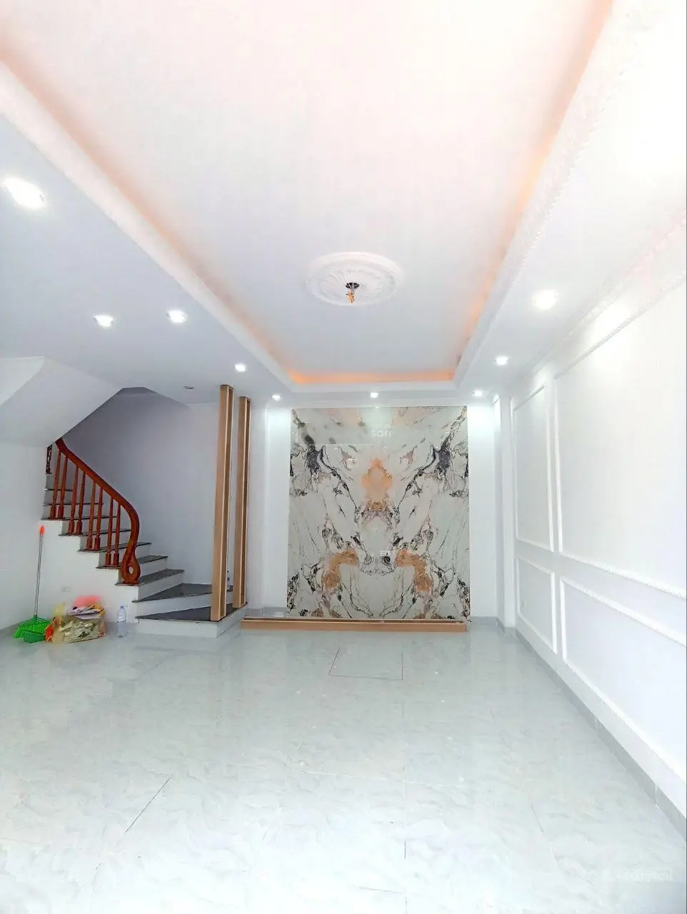 Nhà đẹp logoc Độ Tràng 40m2x3T, 3.35 tỷ, oto đậu cửa, 10m ra đường Contener