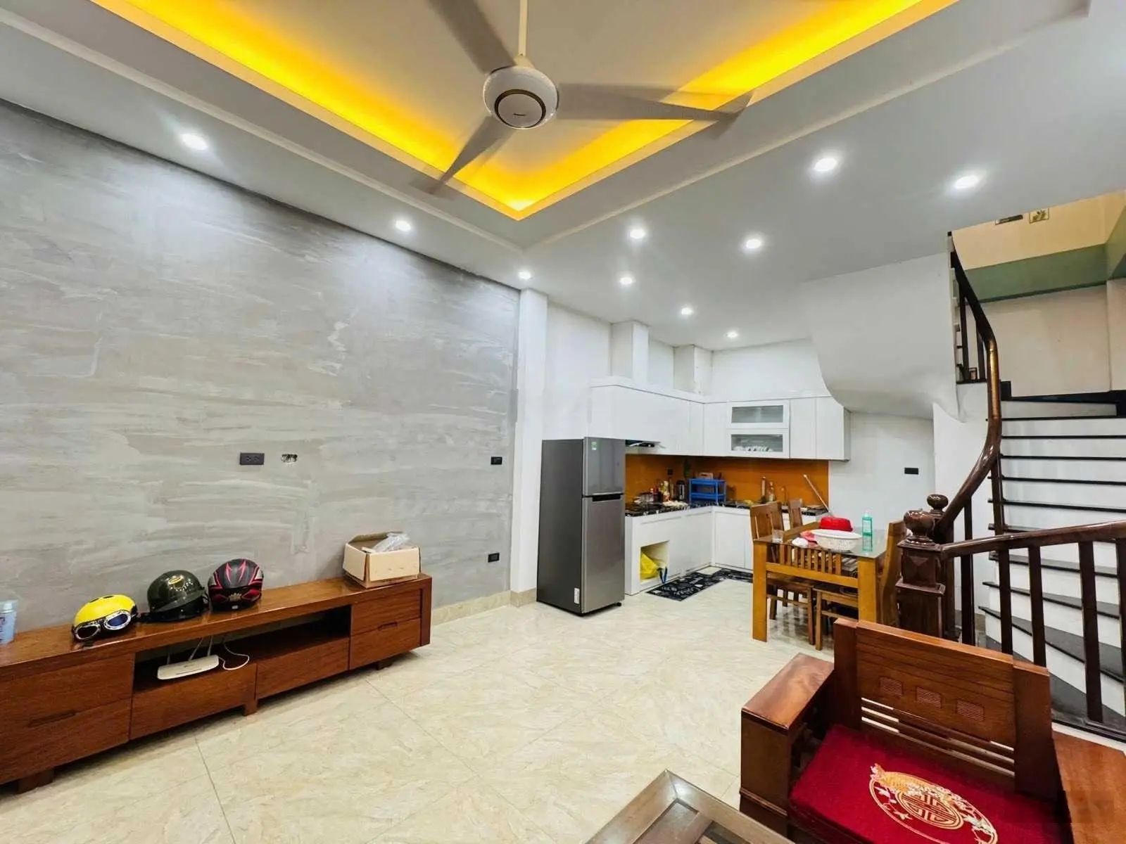 Bán nhà Thạch Cầu, Long Biên 40m2 MT 4m, oto, KD, giá 4,4 tỷ