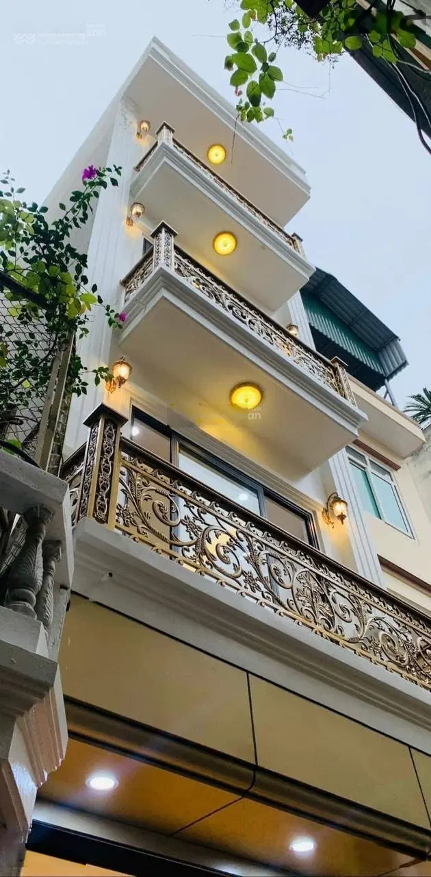 Bán nhà cầu giấy - nhà đẹp tặng nội thất - 6 tầng thang máy - dt40m2, hơn 11 tỷ