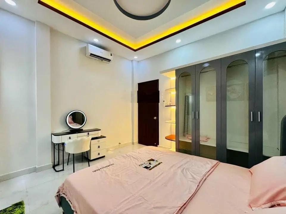 Kẹt vốn bán gấp nhà Ngô Đức Kế, Bình Thạnh. 50m2. Sổ sẵn. HĐ cho thuê 17 triệu