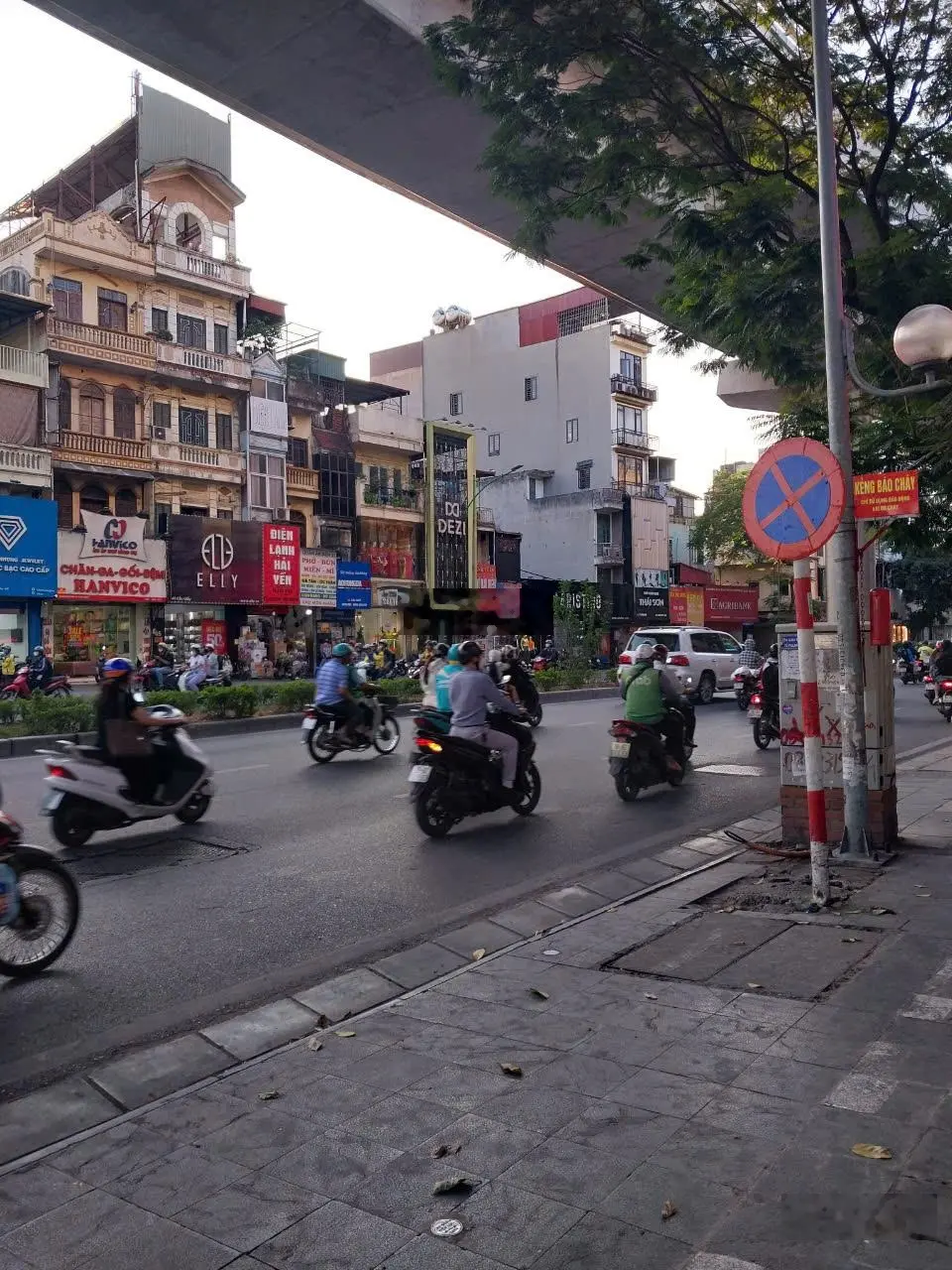 Bán nhà Mặt Phố Đường Cầu Giấy Giá chỉ Nhỉnh 11 tỷ