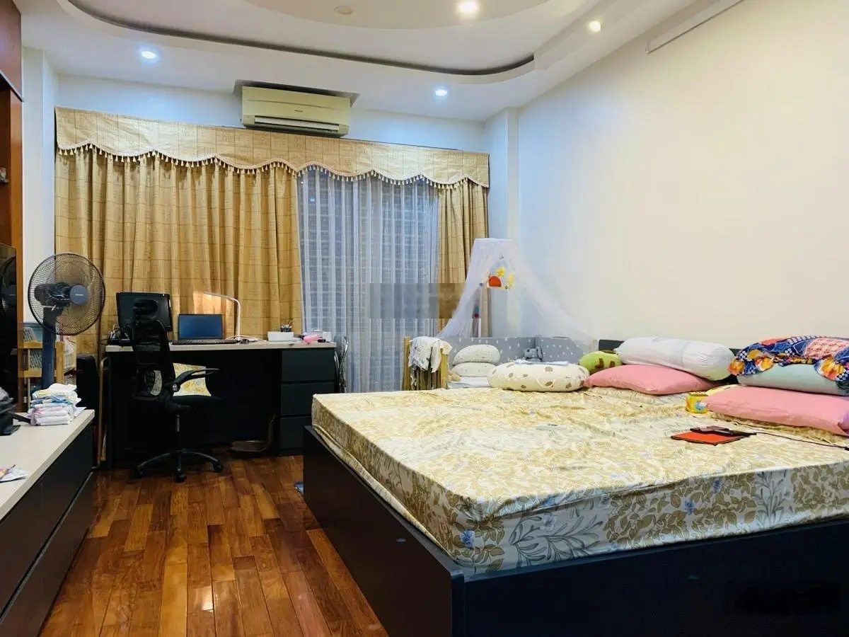 Giá rẻ! Nhà dân xây Phố Khúc Thừa Dụ, Dịch Vọng, cách phố 50m, ô tô đỗ gần, 40m2x5T