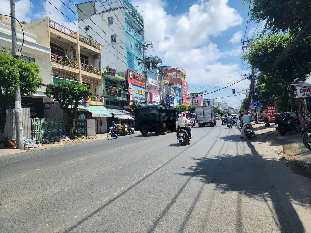 Bán nhà mặt tiền Đường Hà Hoàng Hổ, TP Long Xuyên, An Giang