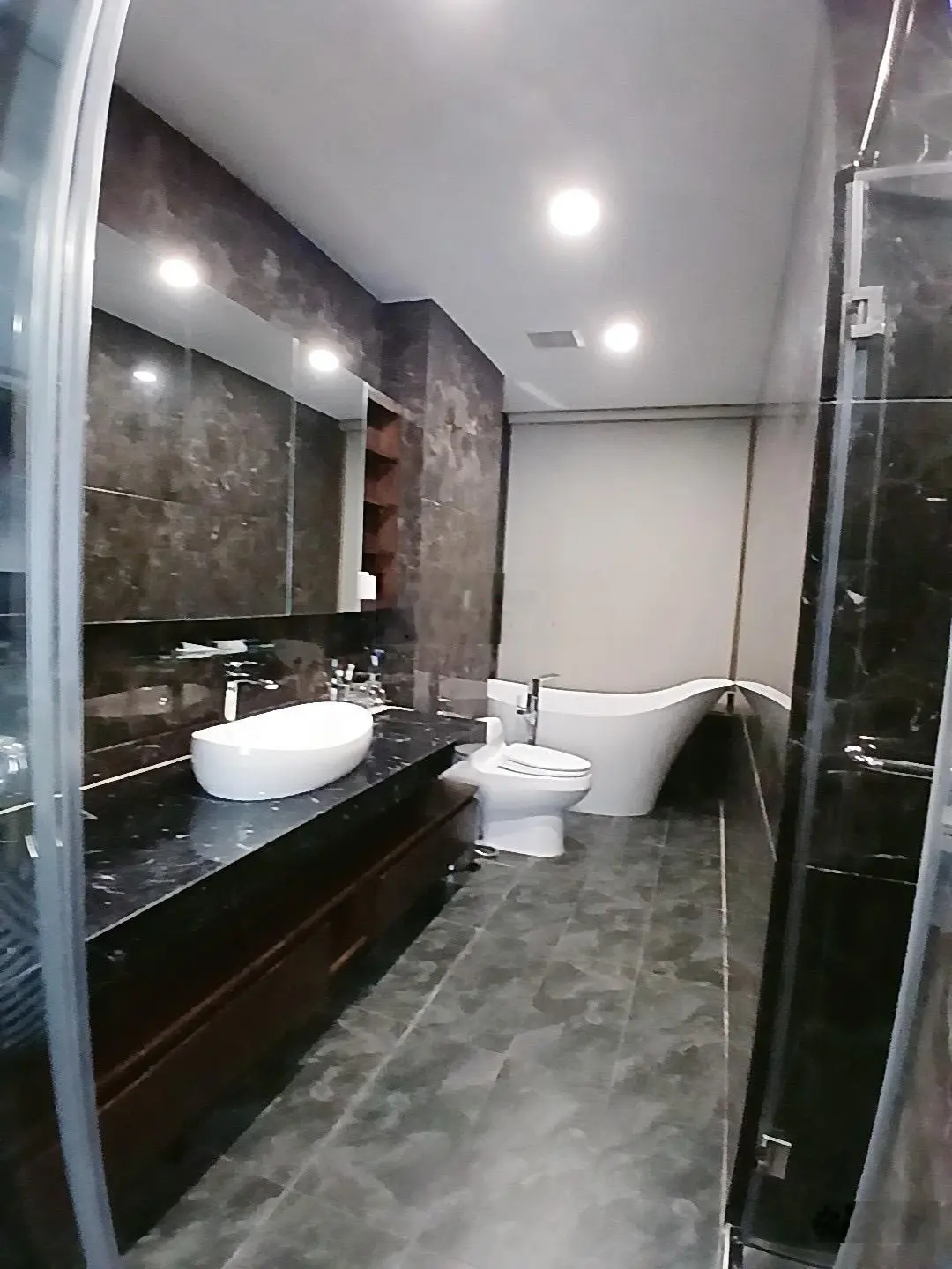 Bán nhà mặt tiền 4 tầng - 110m2 (5 x 22)m - giá chỉ 15,9 tỷ bớt lộc - mua về ở ngay vip