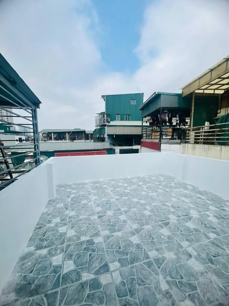 Bán nhà cầu giấy, 6 tầng thang máy - lô góc - ngõ thông - mới koong, 40,4 m2, giá 10,9 tỷ.