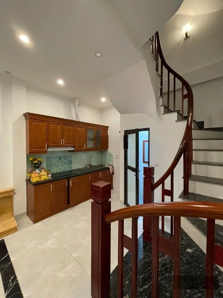 Bán nhà phố tư đình long biên nhà hiếm oto đỗ cửa giá 5. tỷ