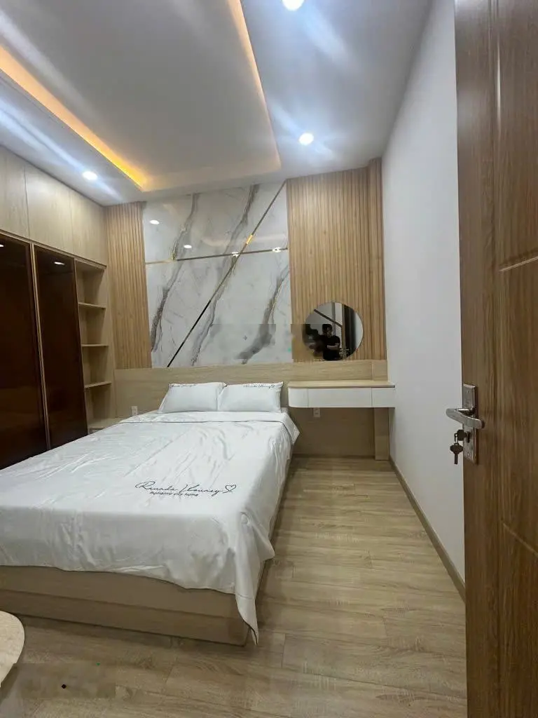 Nhà mới đẹp vào ở ngay, sát Tân Vĩnh Phường 4 Quận 4. 45,7m2, 4 tầng. 4PN, 5WC. Giá: 12,6 tỷ.