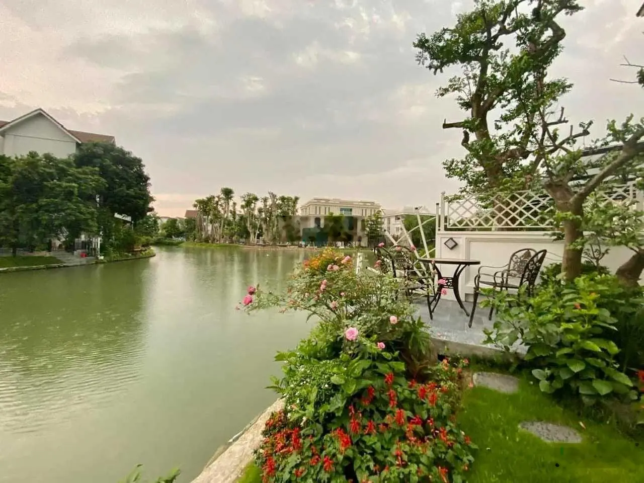 Bán gấp BT Bằng Lăng 03 - 02 hướng ĐB, diện tích 408m2 xây dựng 712m2 căn thô view sông rộng, 99 tỷ