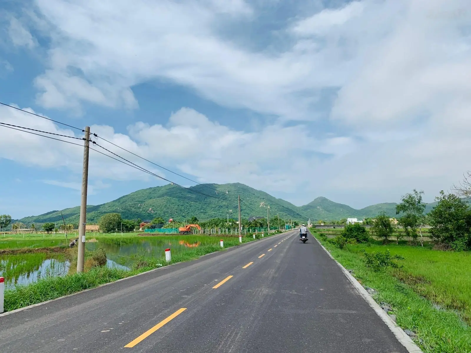5,5 Triệu/m2. Đất 1000m2 (200 thổ cư) view núi cực đẹp, cách biển Phước Hải, Lan Rừng Resort 2km