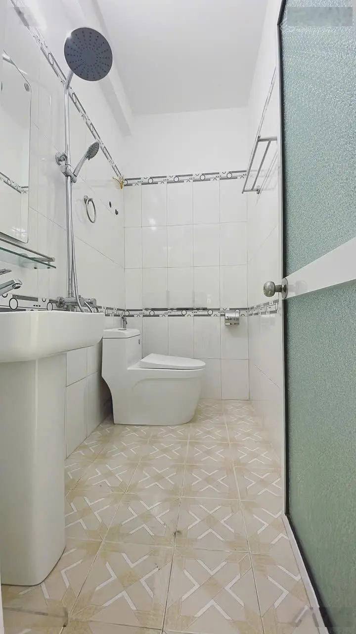 Nhà 4 tầng sâng cổng trước sau tại Thiên Lôi Aeon