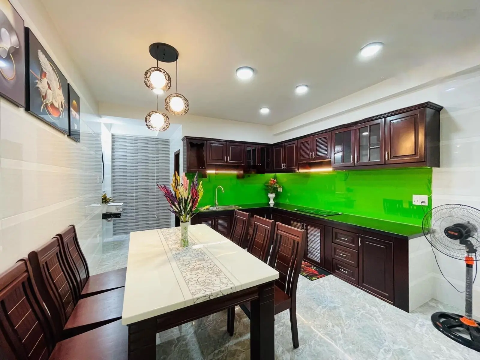 Bán gấp nhà Nguyễn Xí P26 Q. Bình Thạnh giá 3tỷ450tr DT 59.7m2, đang cho thuê 30tr/tháng. Sổ sẵn