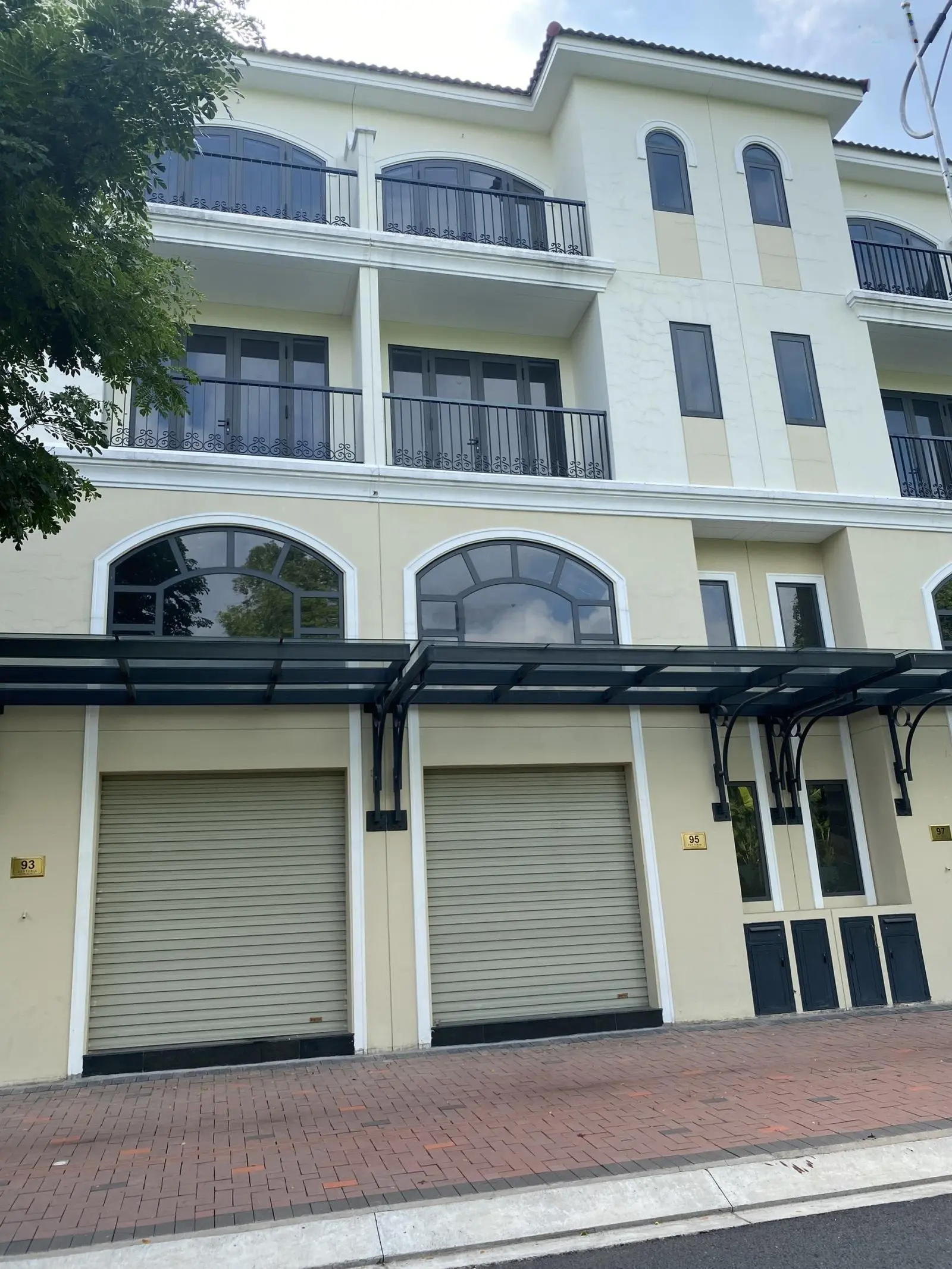 Cập nhật giỏ hàng Senturia NSG tháng 10 mới nhất. Giá tốt nhất: 6,250 tỷ. Liên hệ: 0975 734 ***
