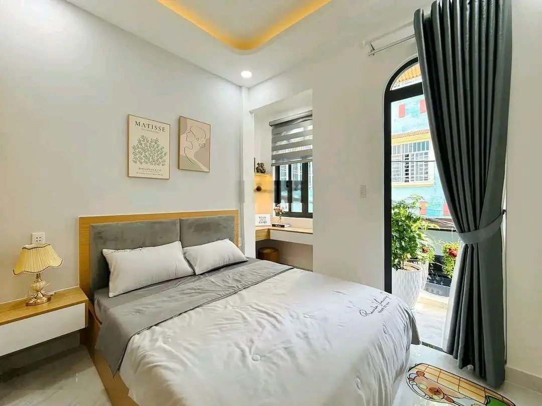 Về quê cần bán căn nhà, đường Lạc Long Quân - P.8 - Tân Bình, đag cho thuê 21tr, giá 2tỷ970/66,36m2