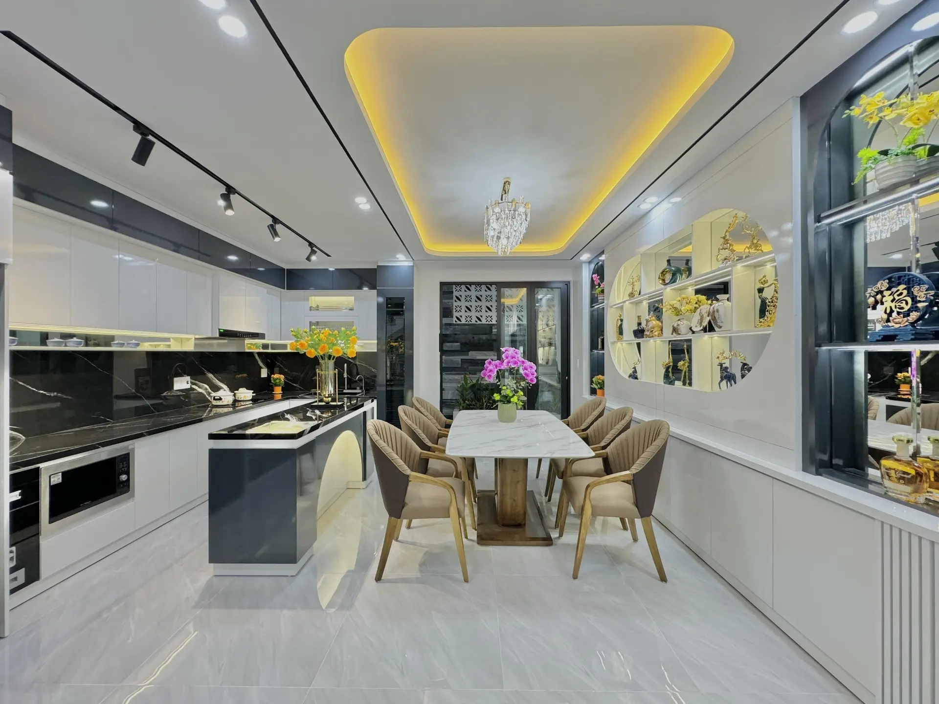 Nhà đẹp Đà Nẵng - Bán gấp nhà 3 tầng Tân Cổ Điển, thông biển, full nội thất nhà mới xây LH 09378943