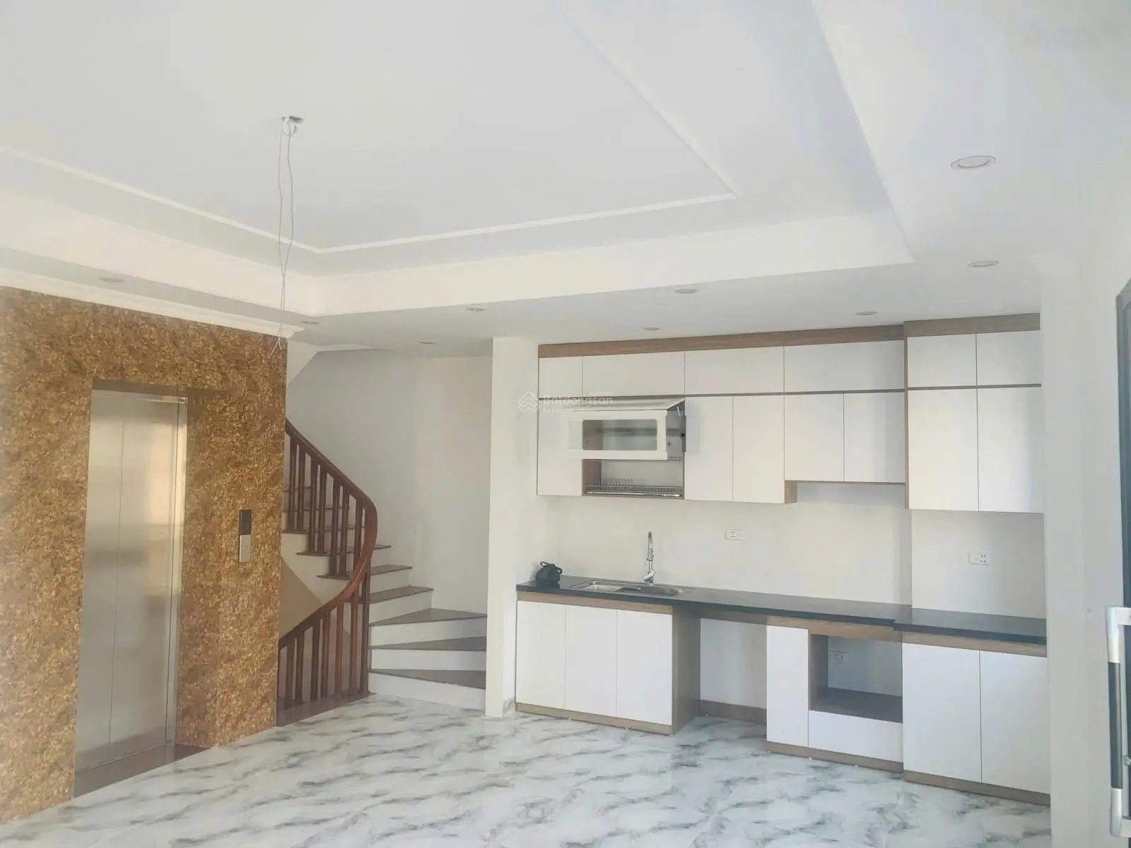 Bán nhà mới đẹp trung tâm Hai Bà Trưng có thang máy ngõ thông an ninh tốt sổ đỏ chính chủ