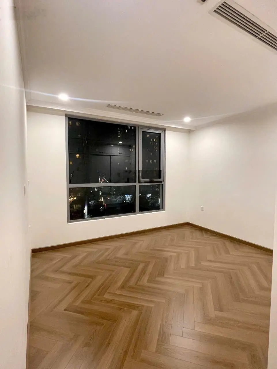 Gia đình cần bán căn 120m2 góc Đông Bắc Park Hill Times City - LH 0908 833 ***