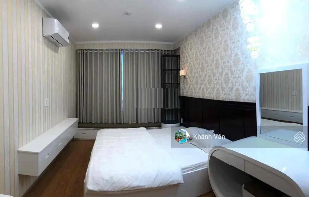 Cần bán căn hộ Leman Luxury, Quận 3, 100m2, 2pn, 2wc, giá 10 tỷ, có sổ. Lh 0903 309 *** Vân