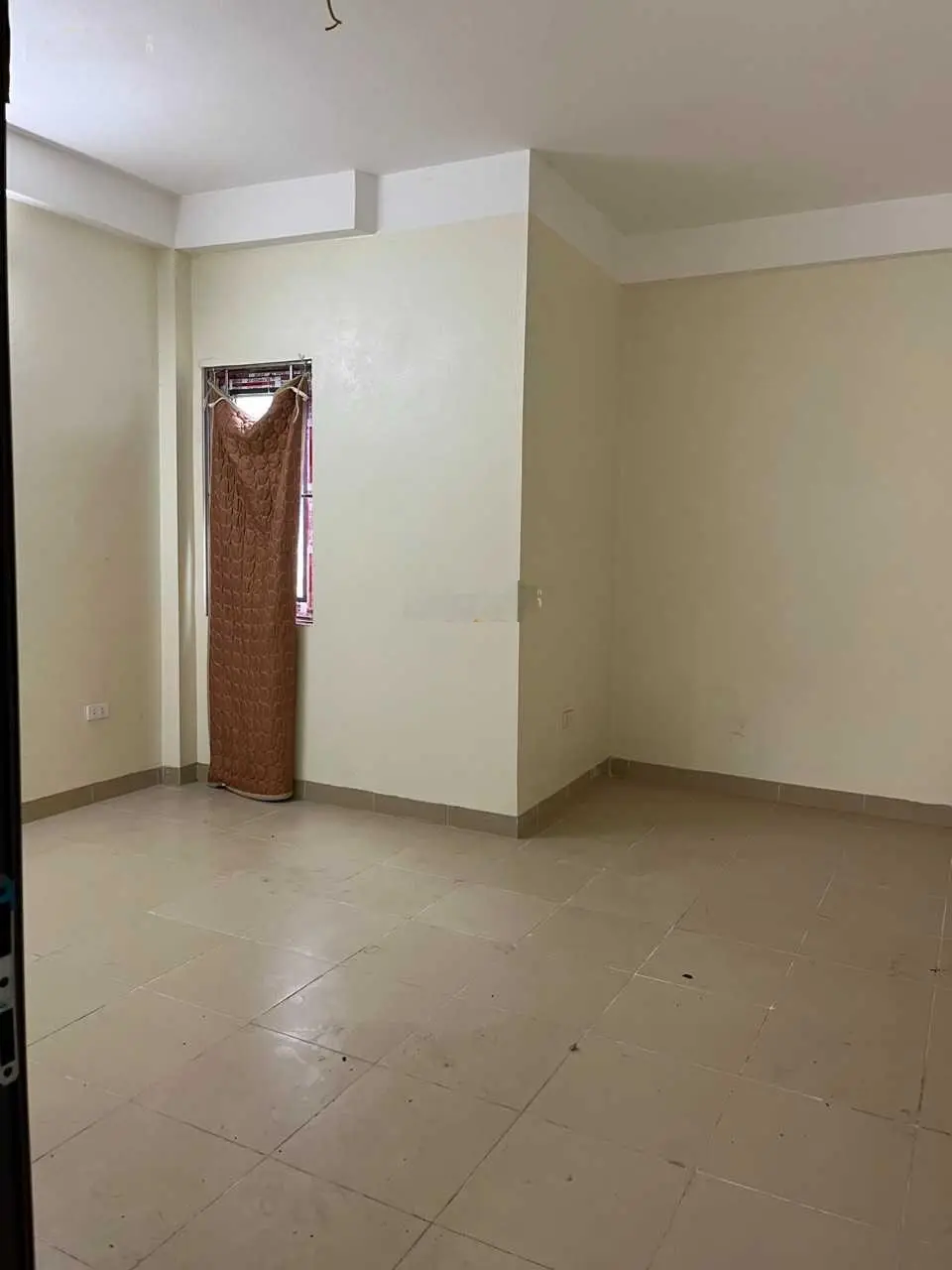 Tôi cần bán gấp, nhà đẹp 50m2, 4 tầng, dân xây, ngõ 276 phố Đại Từ, gần hồ Linh Đàm