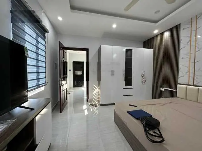 Bán nhà phố Lê Thanh Nghị, ngõ thông, nhà thoáng, 10m ra phố, 91m2, 5 tầng thang máy, 14.5 tỷ