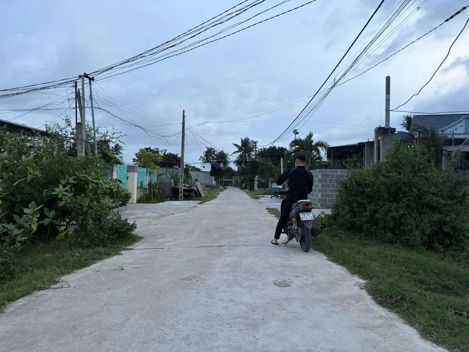 Bán lô đất Hoà Tiến - mặt tiền 10m - full thổ cư - giá chưa đến 10tr/m2