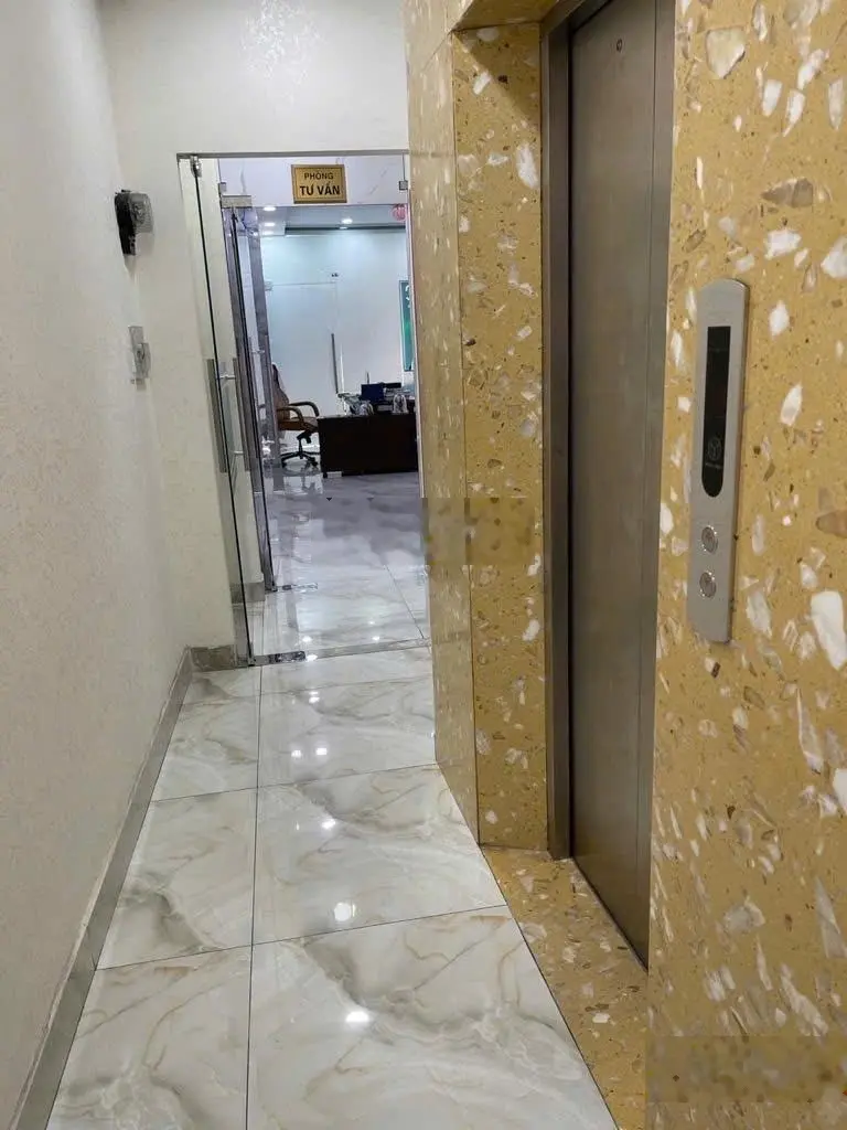 7 tầng thang máy, mặt tiền Lạc Long Quân - ngã 4 Bảy Hiền Q.Tân Bình 4m2 x 18m 7 tầng thang máy