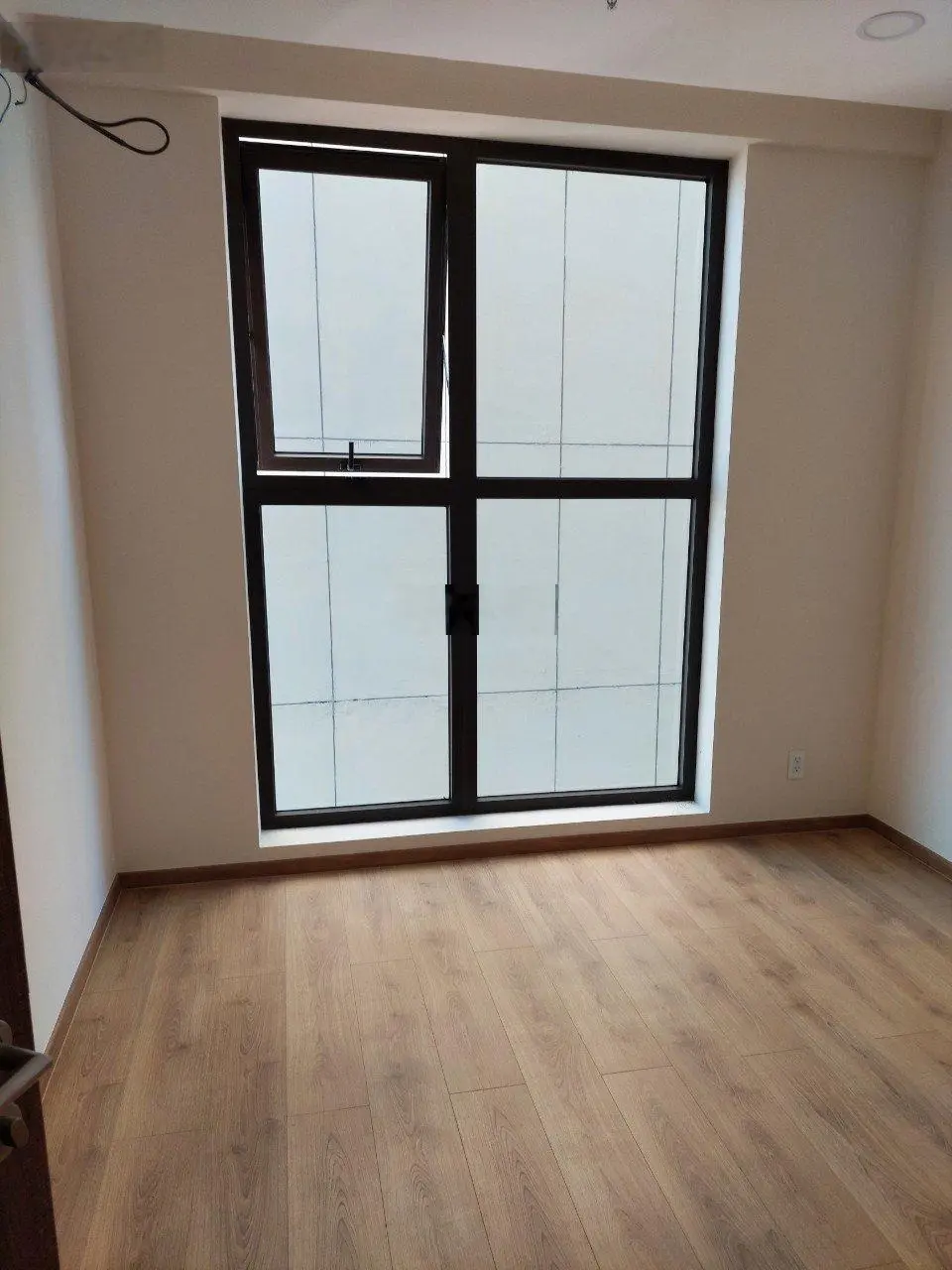Bán căn hộ Park Legend, 2PN, 2WC, 72m2, nội thất cơ bản, giá: 4 tỷ 8, LH: 0908 435 ***