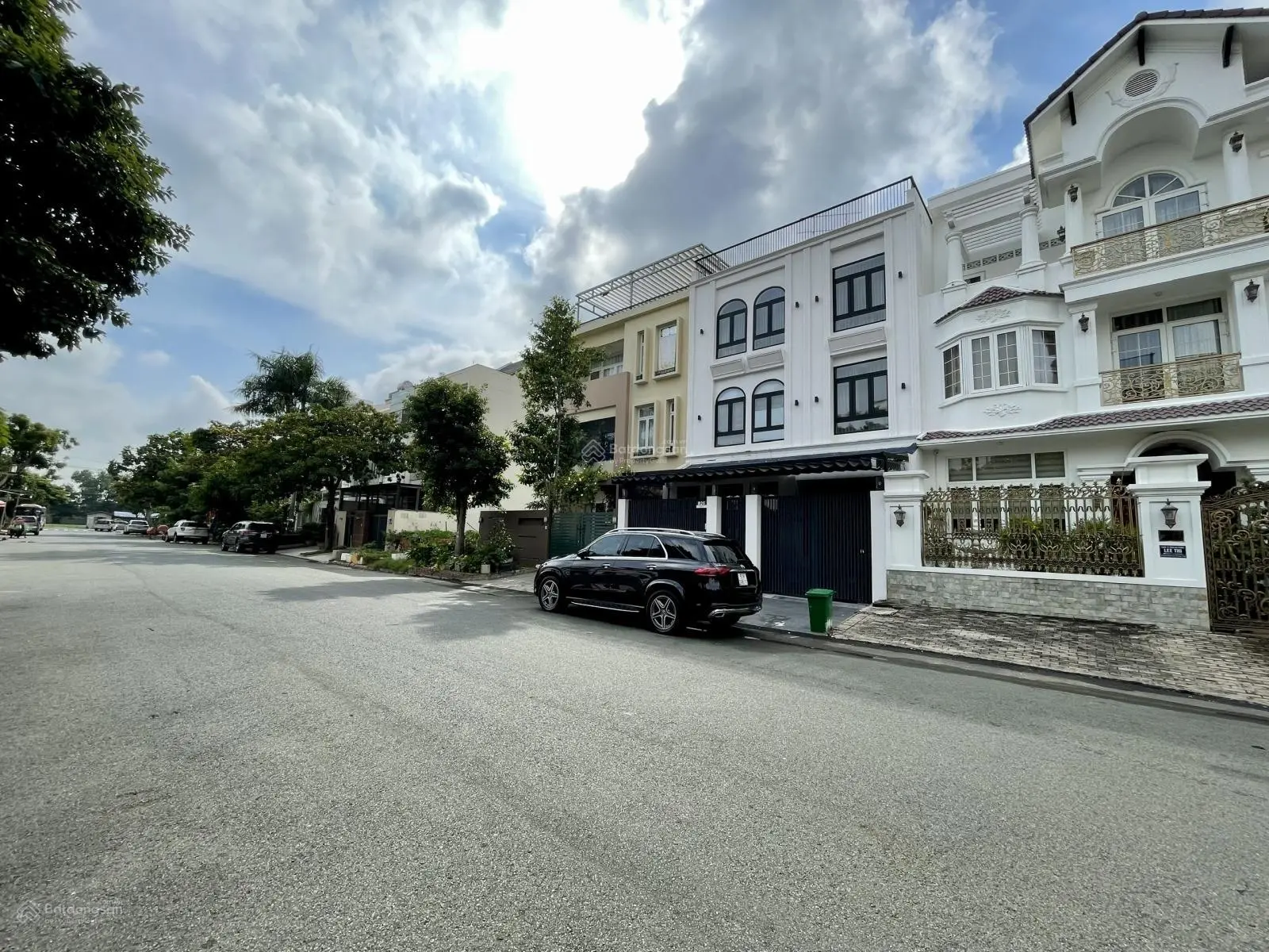 Villa Nam Đô Phú Mỹ Hưng mặt tiền đường lớn vị trí đẹp gần ngay công viên cần tìm chủ nhân mới