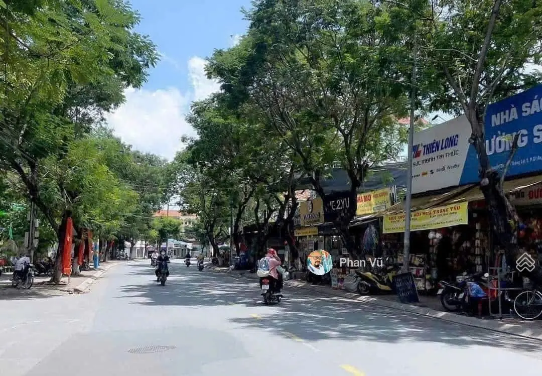 Bán 2 căn nhà ngang 10m, cụm trường học Cấp 1,2 Dĩ An.