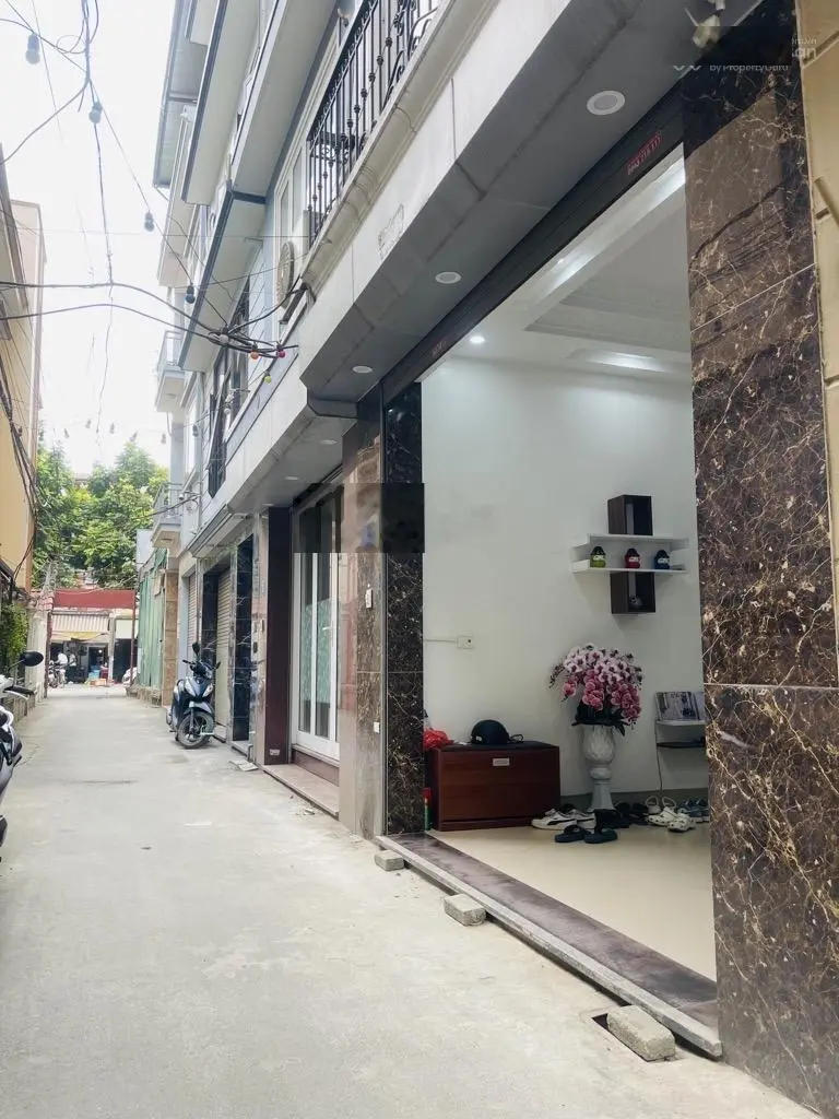Siêu phẩm 4T mới tinh Tứ Liên, 7 chỗ đỗ cửa, 10m mặt phố, khu Vip Tây Hồ toàn Tây ở. 9,1 tỷ