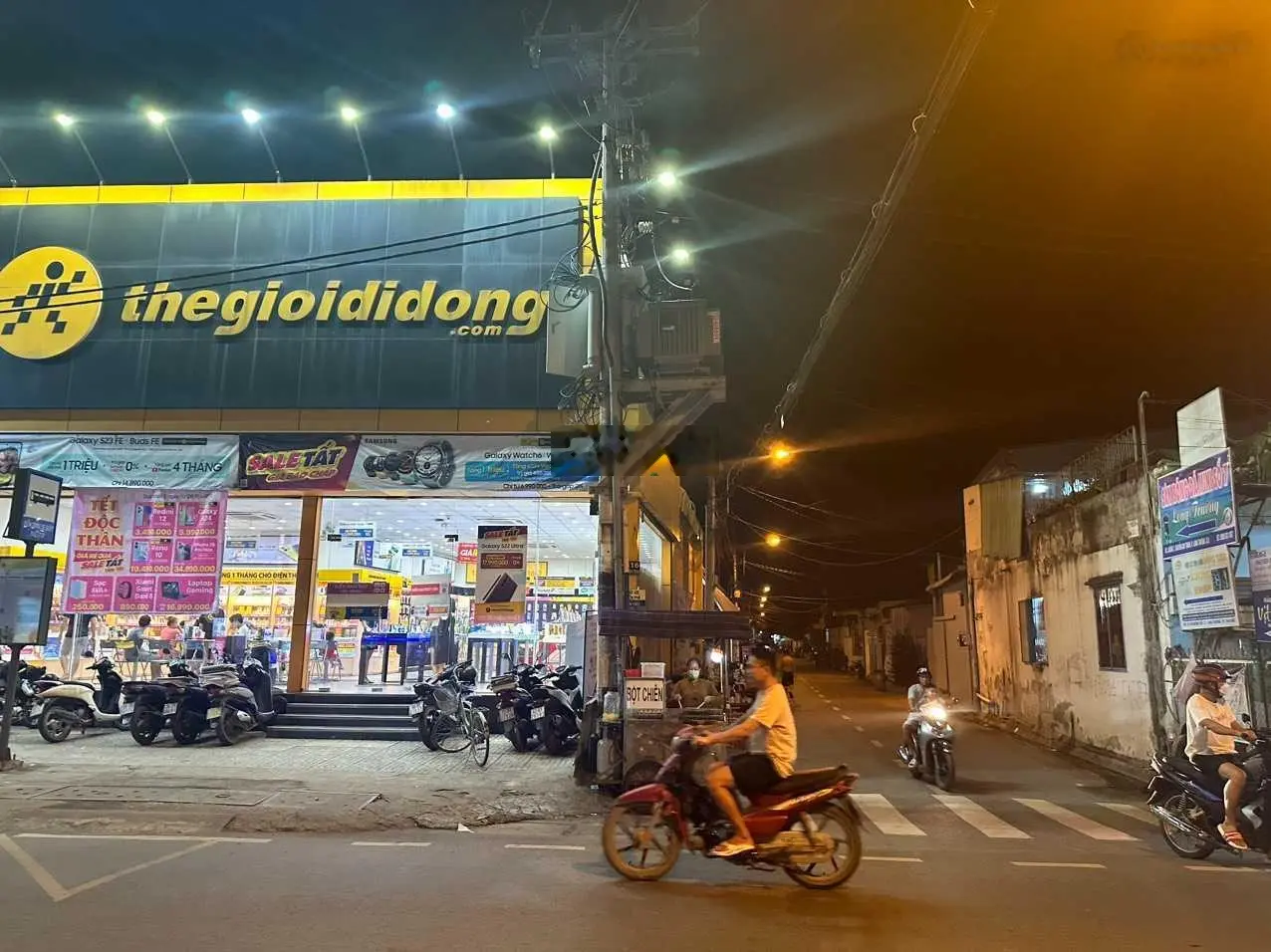 Bán gấp MTKD Dương Đình Hội, vị trí cực sung. DT 8x30m = 240m2. Giá 18 tỷ, HĐ thuê 25tr/tháng
