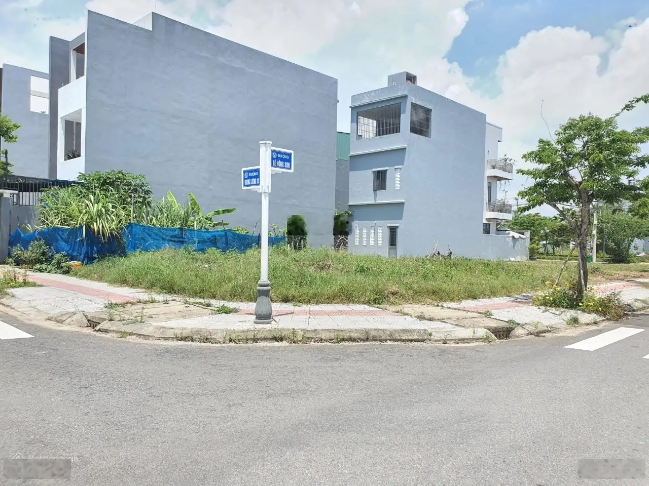 Cần bán góc 2mt đường hoàng thế thiện và trung lương 20 tại hoà xuân .