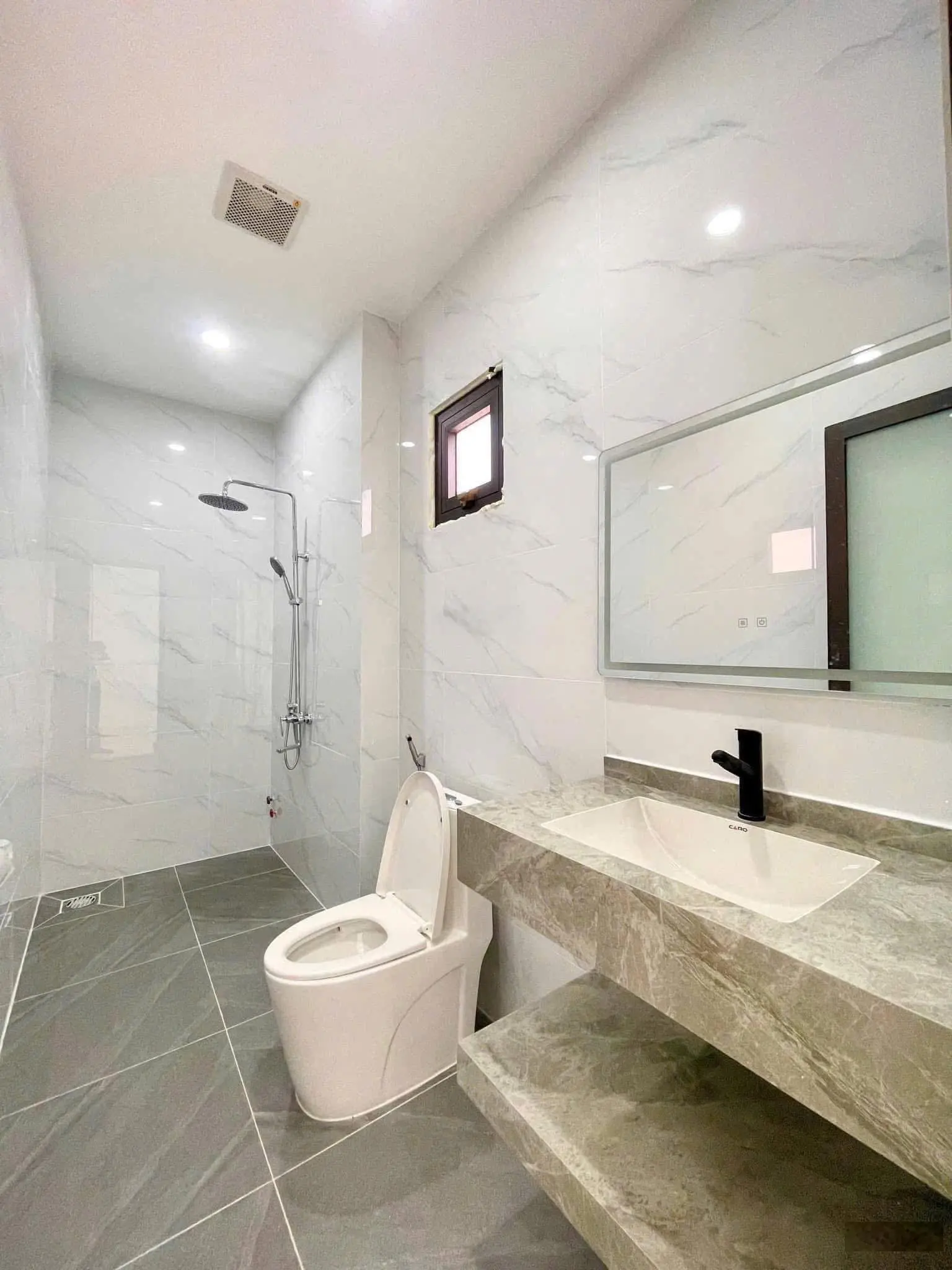 Bán nhà sát Chợ Bình Chánh 10p, nhà khu dân cư SHR giá 1tỷ950 thương lượng