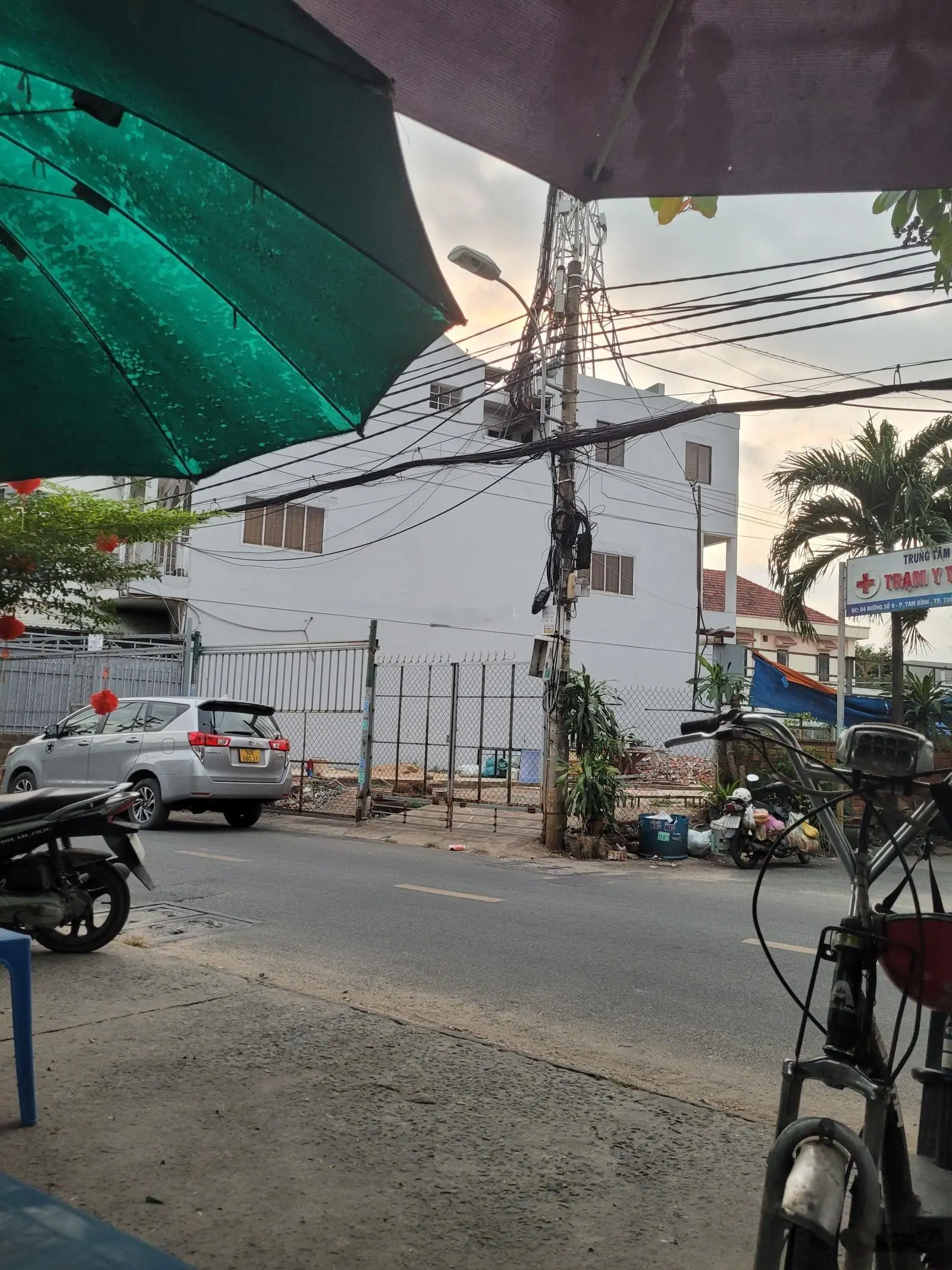 Bán nhà Quốc lộ 13, đối diện KDC Vạn Phúc, DT 90m2, giá nhỉnh 5 tỷ thương lượng