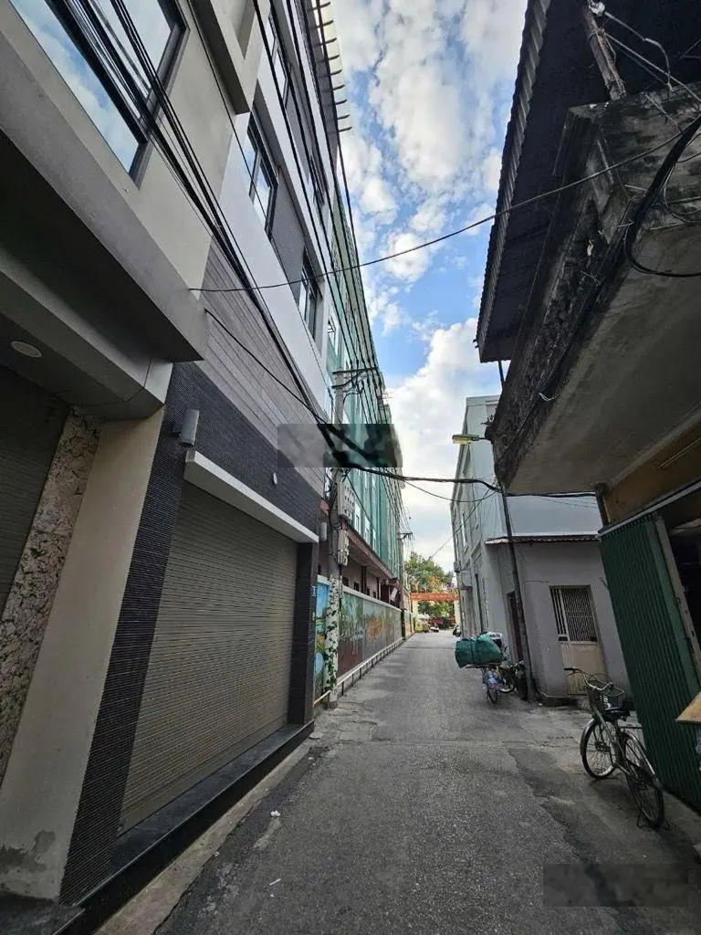 Tư Đình Long Biên. Bán nhà 6 tầng thang máy - full đồ - ô tô vào nhà - vài bước ra ô tô tránh