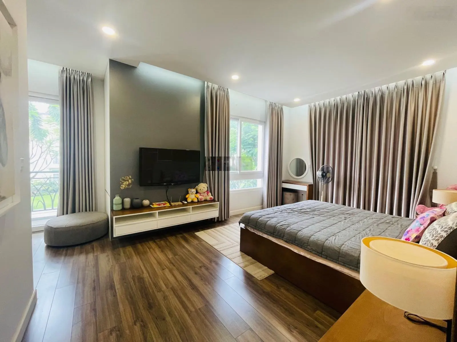 Bán biệt thự full nội thất mặt tiền 20m khu vip The Venica - Khang Điền