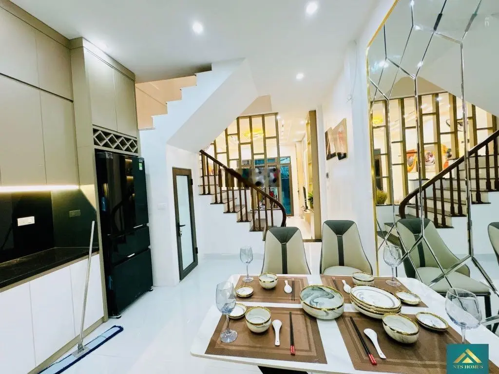 Bán nhà Kim Ngưu - ô tô đỗ gần - full nội thất - 42m2 - 5PN. Giá: 5,9 tỷ. LH: 0779 548 ***