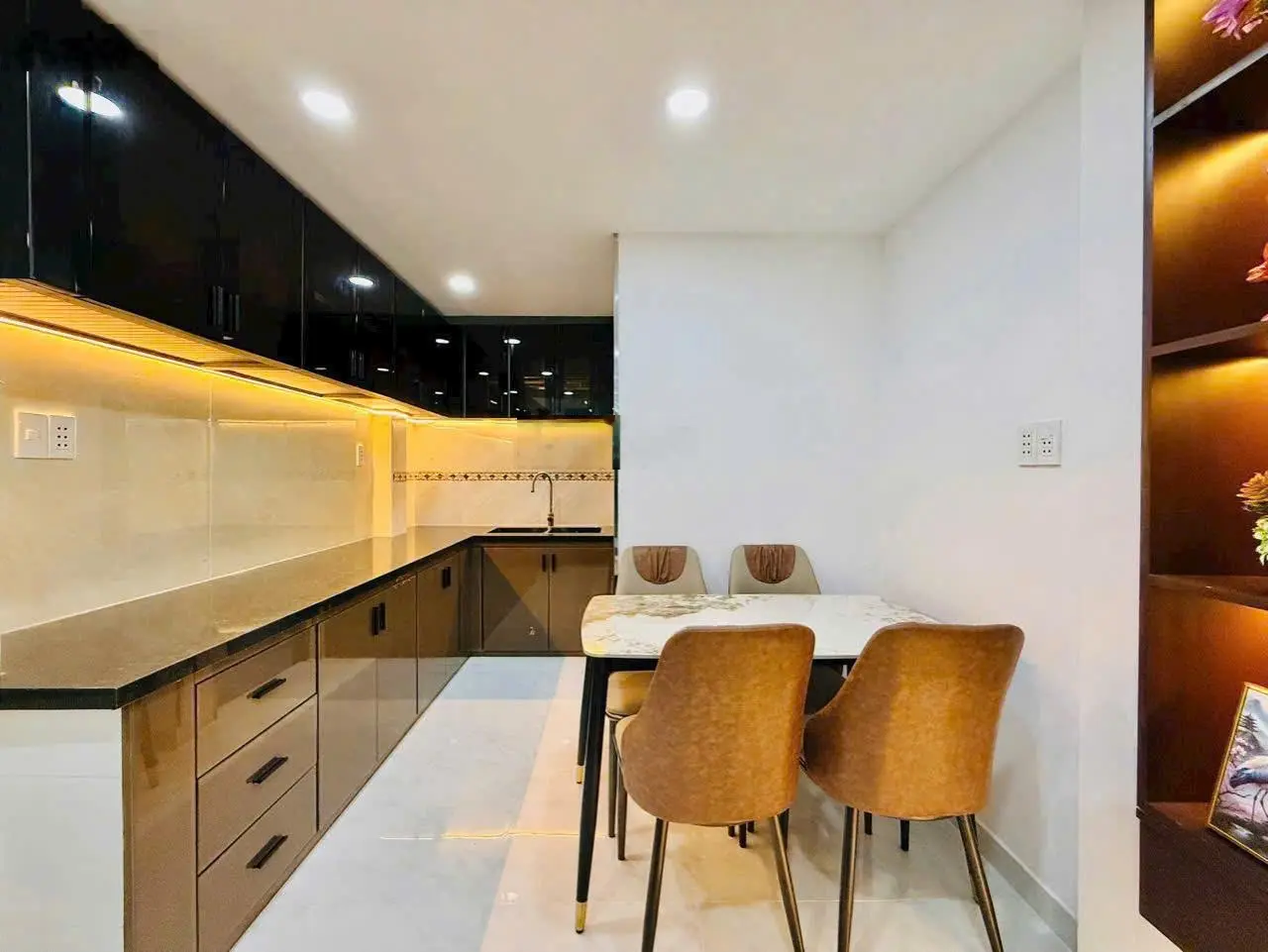 Không tin nổi! Nhà 18 Nguyễn Thị Minh Khai, P. Đakao, Quận 1, 60m2, sổ hồng riêng chính chủ