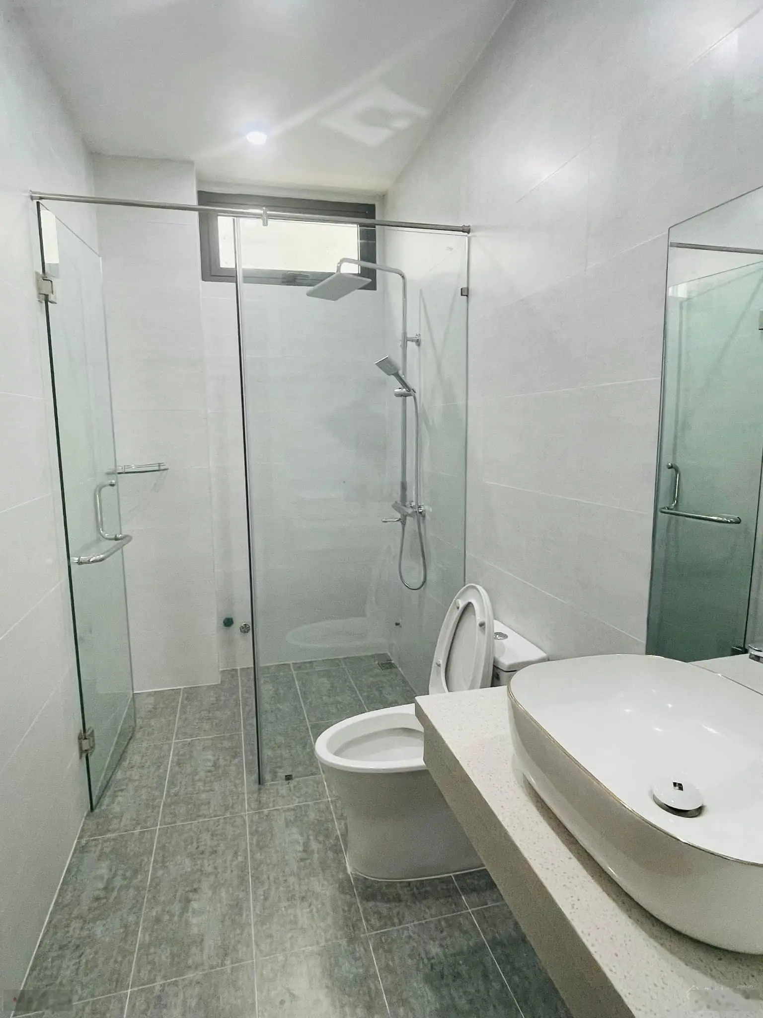 Cc bán tòa căn hộ 5 tầng gần đỗ thế chấp 2 mặt tiền. Diện tích 318 m2. 25 phòng. Giá 40 tỷ.
