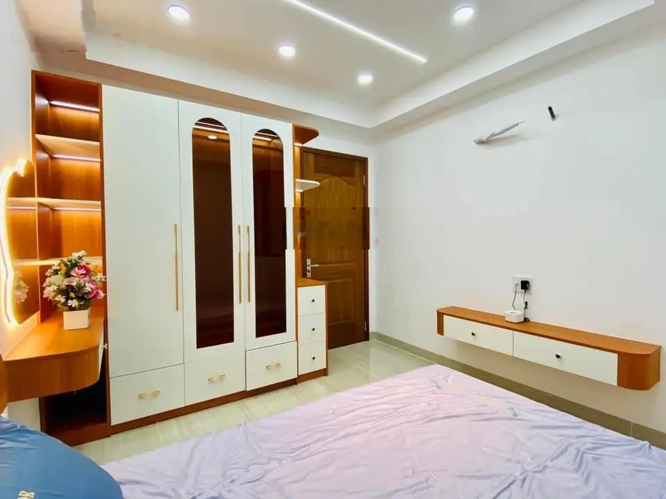 Định cư nước ngoài cần bán gấp ra căn Nguyễn Hữu Thọ, P. Tân Hưng, Q7, 77m2,giá 2tỷ5 sổ hồng riêng