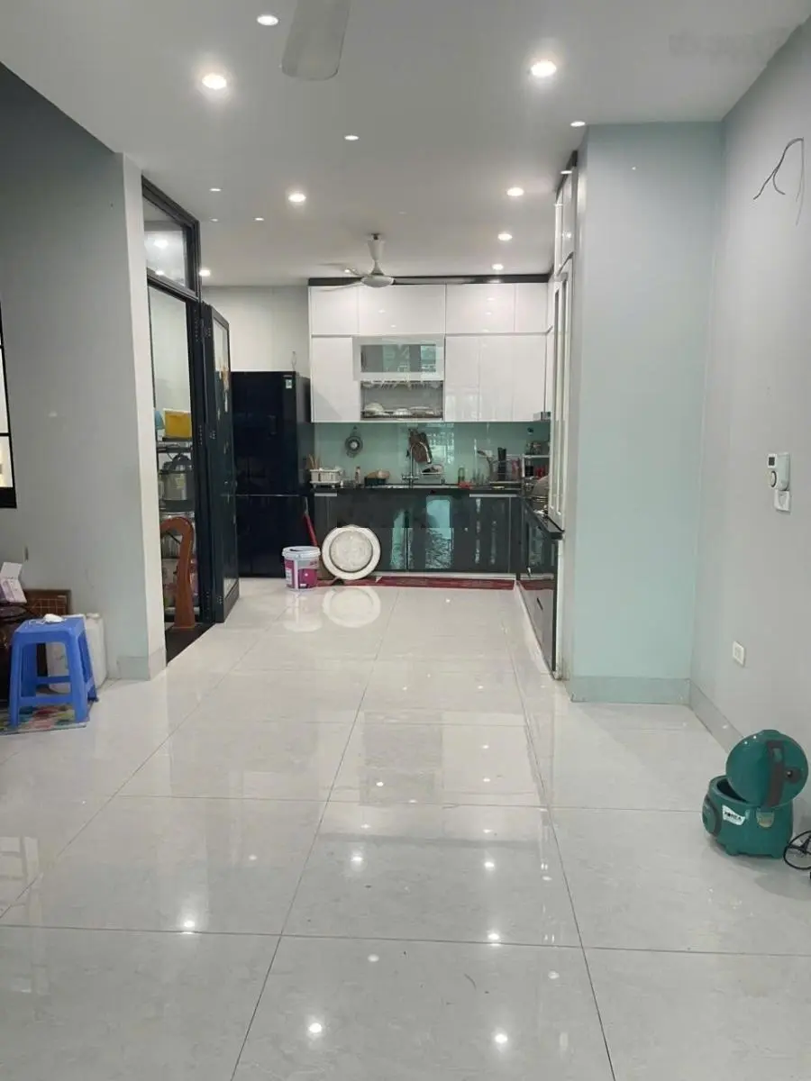 Bán Nhà Mặt Phố Hoàng Công,Kiến Hưng. Dt 65m*7tầnng*Mt 5m. Giá 21.3 tỷ. Ô tô tránh, vỉa hè rộng.
