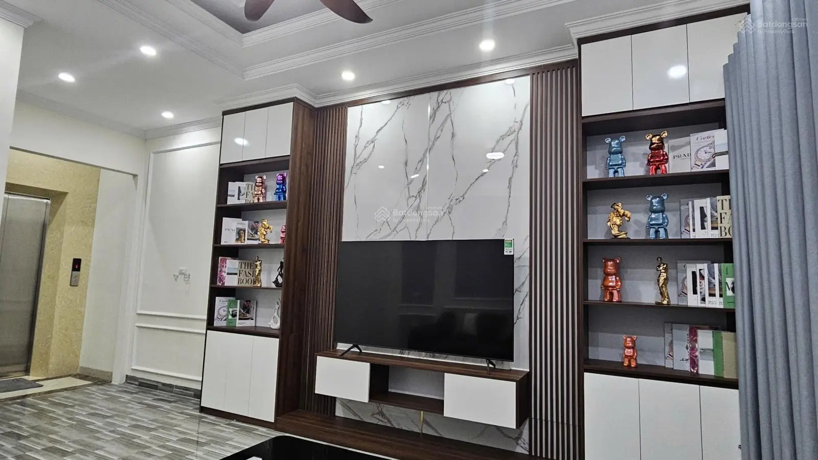 Nhà mới - 7 tầng thanh máy - full nội thất chuẩn 5* - ngõ thông - cách 20m ô tô tránh - dừng đỗ.