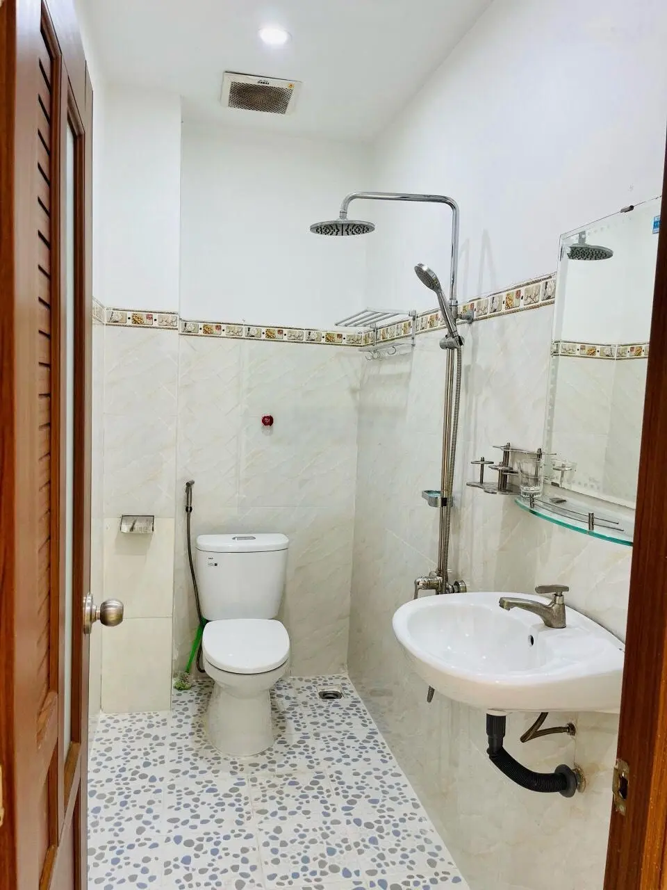 Bán nhà mặt phố vị trí vàng, thu nhập ổn định tại trung tâm quận Tân Bình, TP. HCM